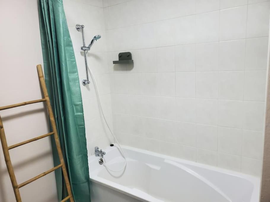 Appartement Moderne En Ville Armentières Esterno foto